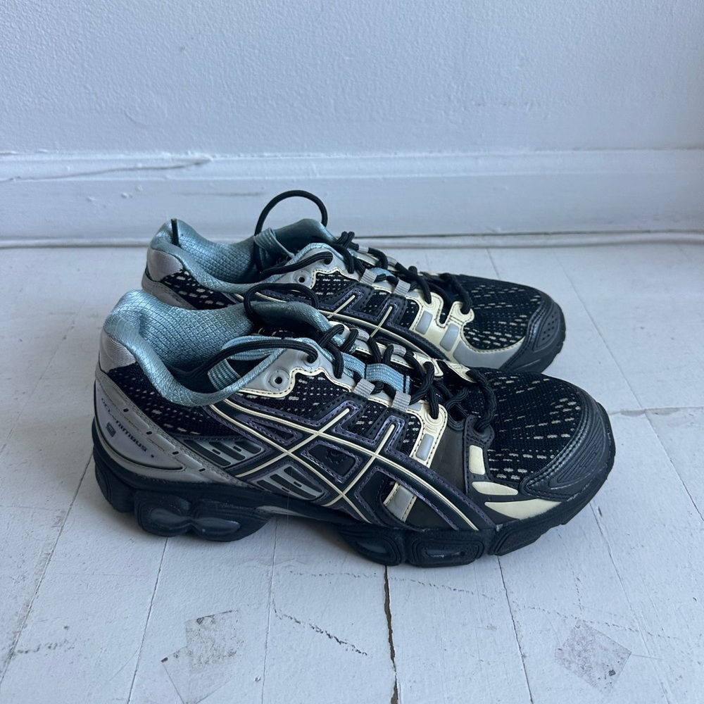 Asics gel-nimbus Black and Cream Athletic Sneakers